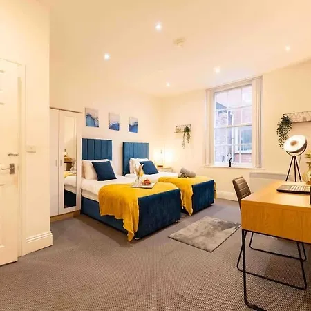 Sleeps 5! Perfect For Work & Family - Free Parking & Wifi