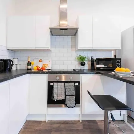 Sleeps 5! Perfect For Work & Family - Free Parking & Wifi * ليدز