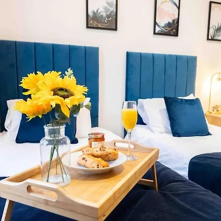 Sleeps 5! Perfect For Work & Family - Free Parking & Wifi ليدز