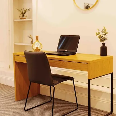 شقة Sleeps 5! Perfect For Work & Family - Free Parking & Wifi