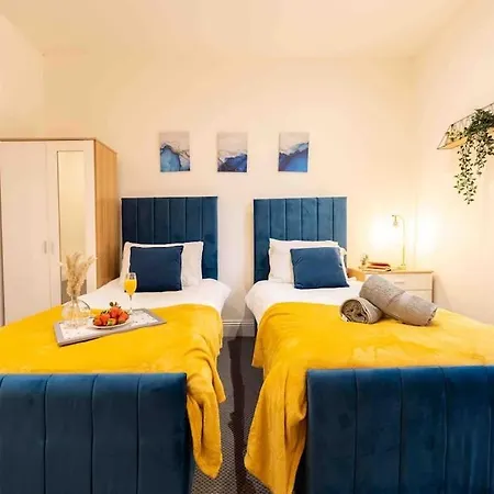 Sleeps 5! Perfect For Work & Family - Free Parking & Wifi شقة *