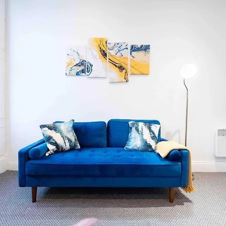 Sleeps 5! Perfect For Work & Family - Free Parking & Wifi شقة *