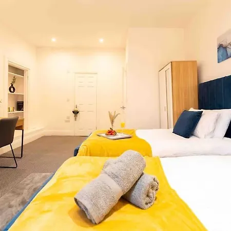شقة Sleeps 5! Perfect For Work & Family - Free Parking & Wifi *