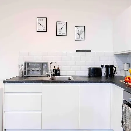 Sleeps 5! Perfect For Work & Family - Free Parking & Wifi * ليدز