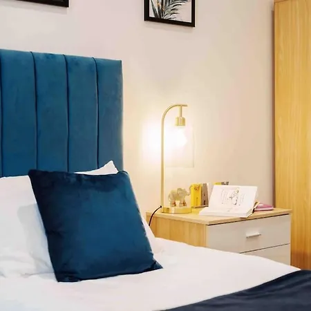 شقة Sleeps 5! Perfect For Work & Family - Free Parking & Wifi