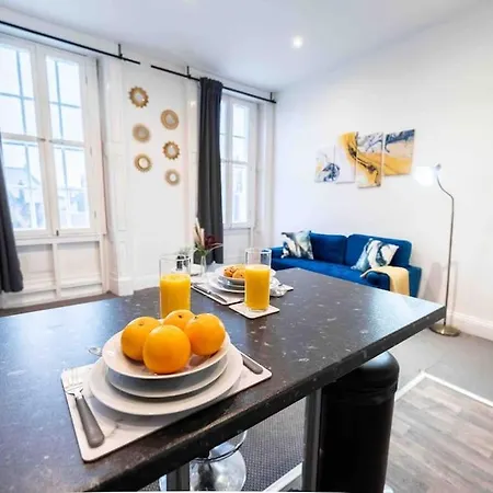 Sleeps 5! Perfect For Work & Family - Free Parking & Wifi ليدز