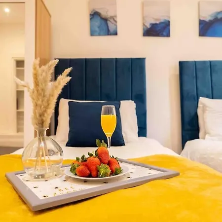 Sleeps 5! Perfect For Work & Family - Free Parking & Wifi * ليدز